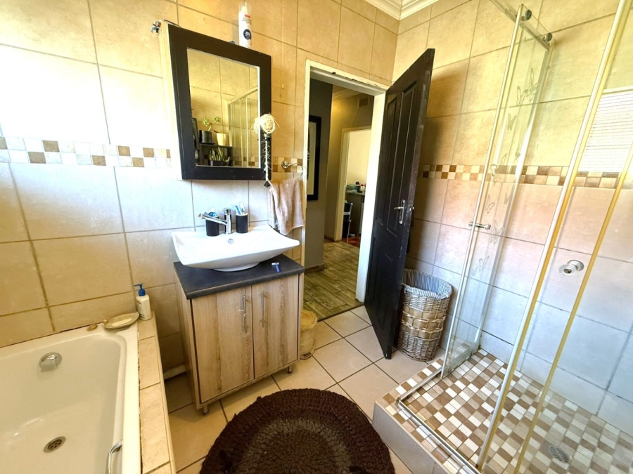 5 Bedroom Property for Sale in Hospitaalpark Free State